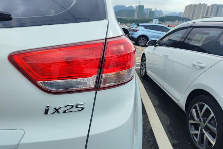 Used Hyundai ix25 2017 1.6L Automatic Smart Version
