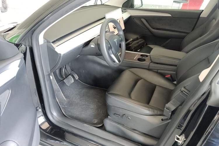 Used Tesla Model Y 2023 Rear-Wheel-Drive Version
