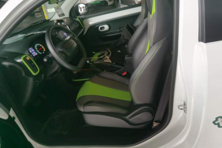 Used Roewe Clever 2021 302 km New Four-Seater Super-Efficient Version
