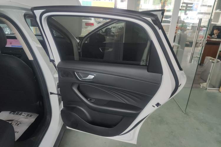 Used Roewe D7 2023 DMH 125km Superior Edition
