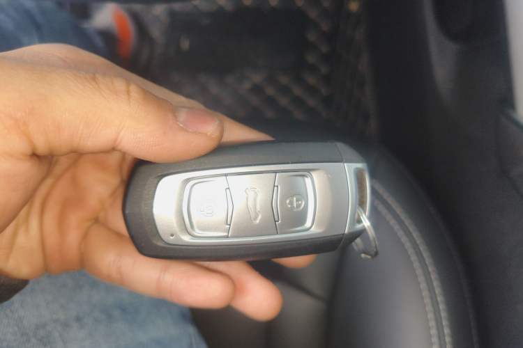 Used Geely Auto Emgrand X7 Sport 2018 1.8TD Automatic Two-Wheel Drive Zhiya Model
