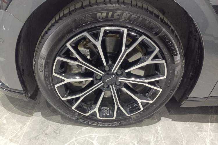 Used Zeekr 007 2024 Four-Wheel Drive Version 75 kWh
