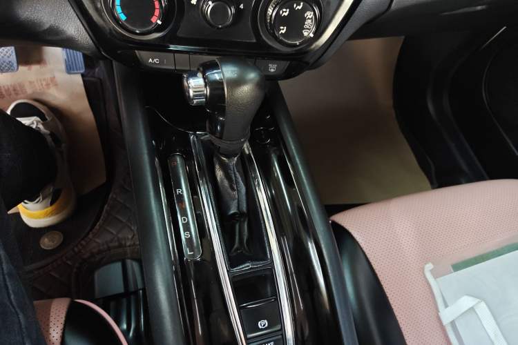 Used Honda Vezel 2015 1.5L CVT two-wheel drive Comfort trim
