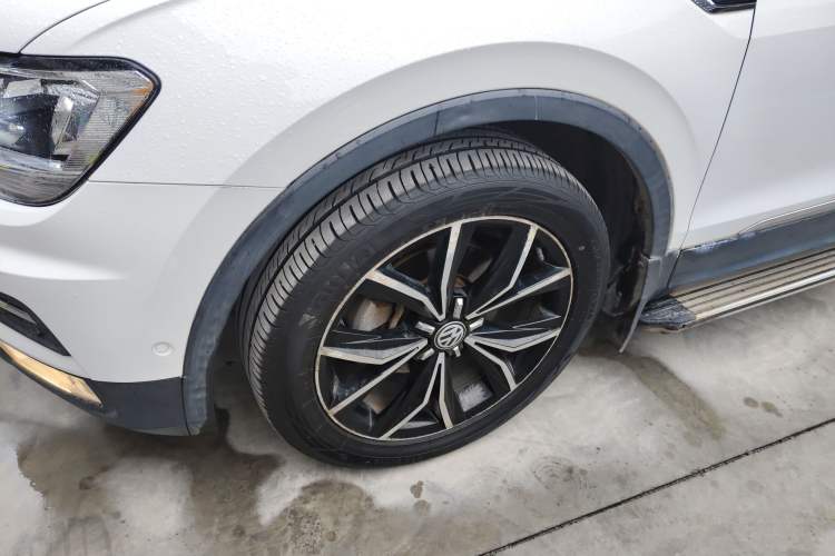 Used Volkswagen Tiguan L 2019 330TSI Automatic Two-Wheel Drive Smart Luxury Version China V Emission Standard
