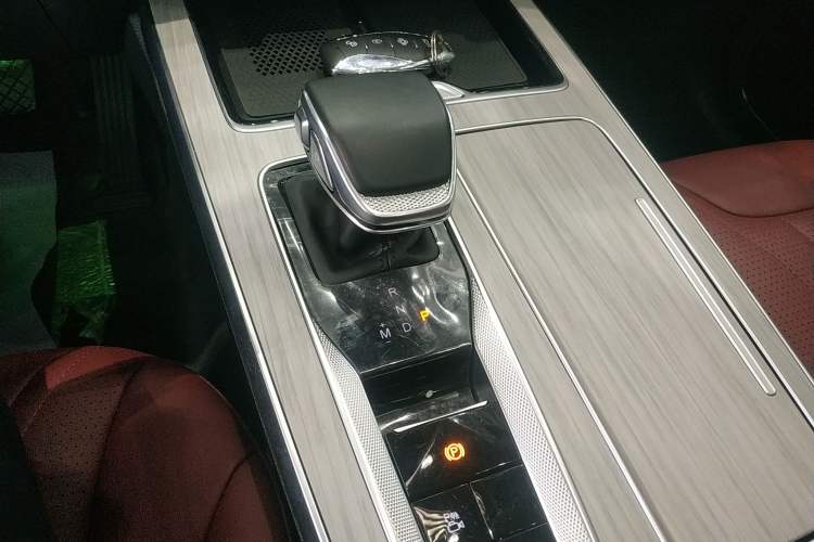 Used Hongqi HS5 2025 2.0T Two-Wheel Drive Flagship Pro Edition
