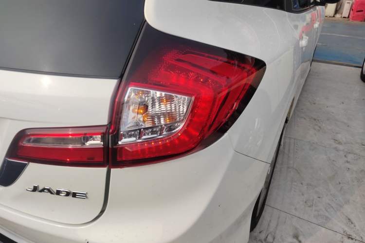 Used Honda Jade 2013 1.8L automatic Comfort version 5 seats