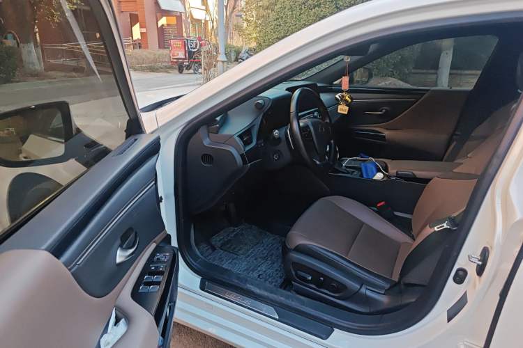 Used Lexus ES 2021 200 Excellence Edition