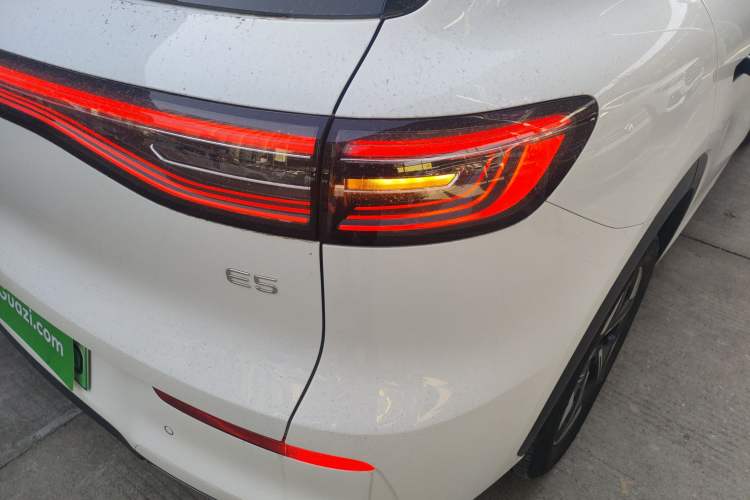 Used  E5 2024 440km Launch Edition
