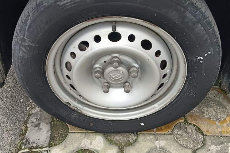 Used SAIC MAXUS EV30 2023 Pure-Electric Smart Logistics Expert with Long Wheelbase Guoxuan
