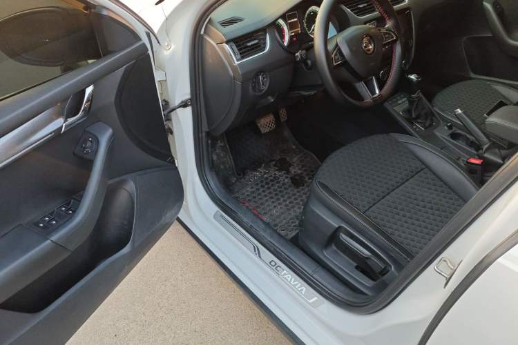 Used Skoda Octavia 2019 TSI280 DSG Luxury Edition Station Wagon China VI Standard
