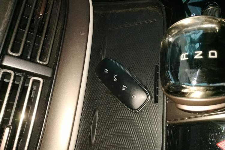 Used Denza D9 2022 DM-i 970 Four-Wheel Drive Prestige Model
