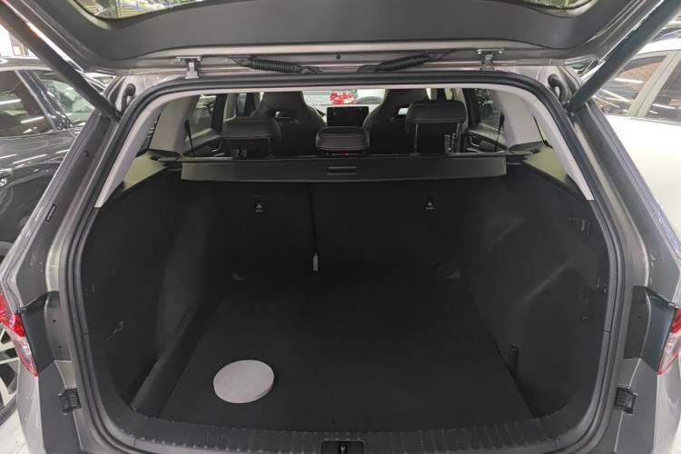 Used Skoda Kodiaq 2023 Facelifted TSI330 5-Seater Two-Wheel-Drive Luxury Edition
