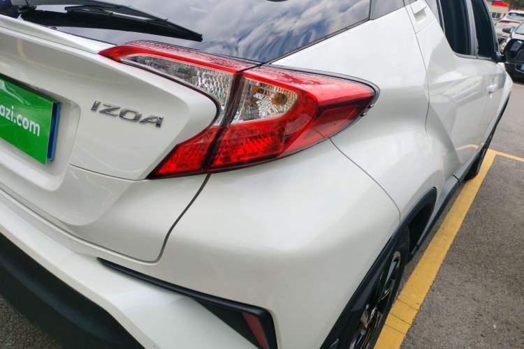 Used Toyota IZOA 2018 2.0L Yichi Version China VI Standard

