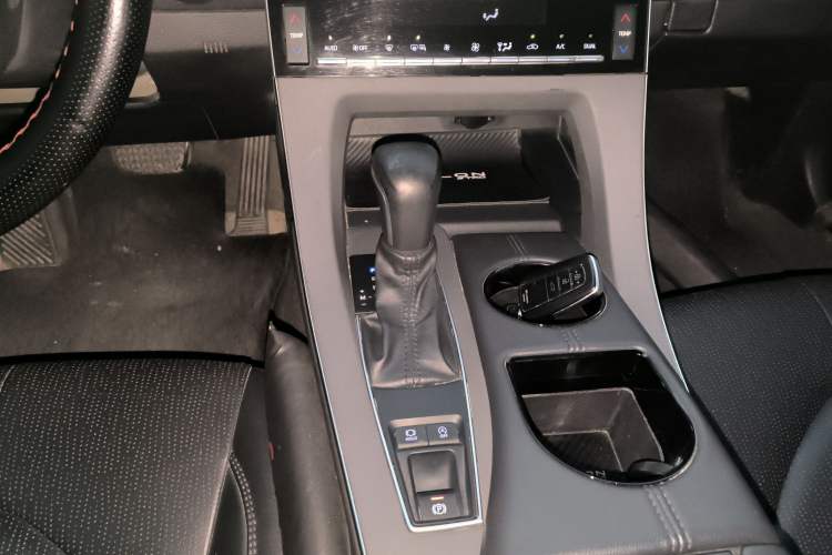 Used Toyota Avalon 2019 2.0L Luxury Edition China VI Standard
