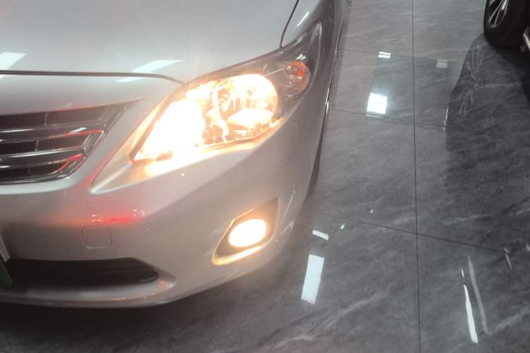 Used Toyota Corolla 2012 Luxurious Edition 1.8L CVT GL-i
