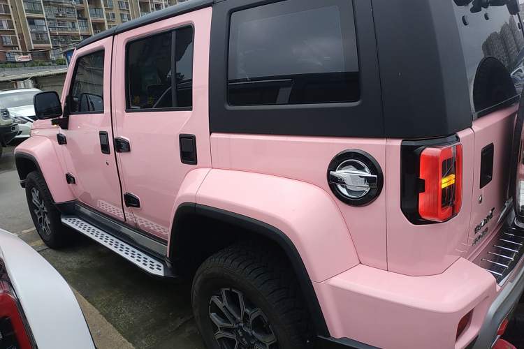 Used  BJ40 2023 2.0T Automatic Four-Wheel Drive Urban Hunter Edition Chivalrous Type
