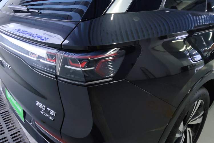 Used Volkswagen Talagon 2024 Facelifted 380TSI All-Wheel Drive R-Line Cruise Premium Edition
