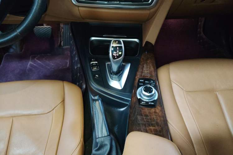 Used BMW 3 Series 2015 320Li Luxury Design Package
