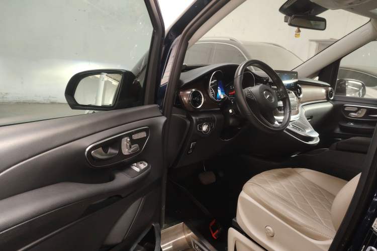 Used Mercedes-Benz V-Class 2021 V 260 Avantgarde Edition
