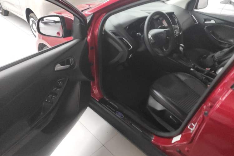 Used Ford Focus 2017 Hatchback EcoBoost 125 Automatic - Ultra-Powerful Style Edition with Smart Drive Features
