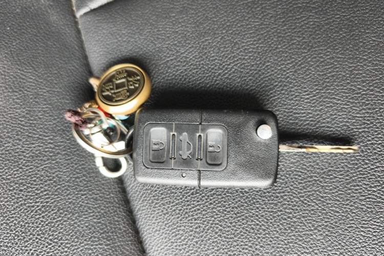 Used Iveco Daily 2023 2.5T A35M1 Short Wheelbase Low-Roof Single-Tire Side-Sliding Door 5-9 Seats
