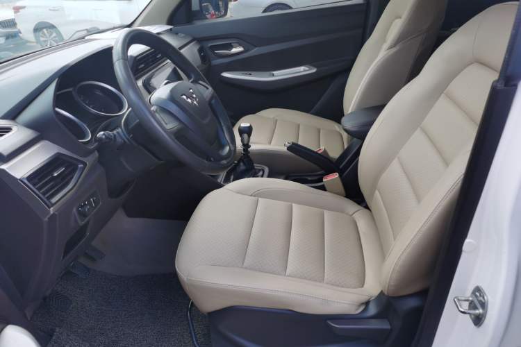 Used Wuling Hongguang 2019 1.5L S Comfort Edition China VI LAR
