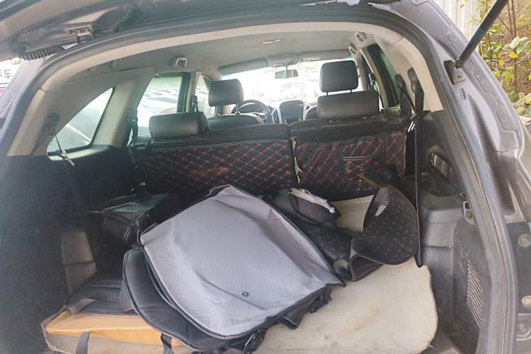 Used JMC Yusheng S350 2013 2.4T Manual Two-Wheel Drive Diesel Luxury 7-Seater
