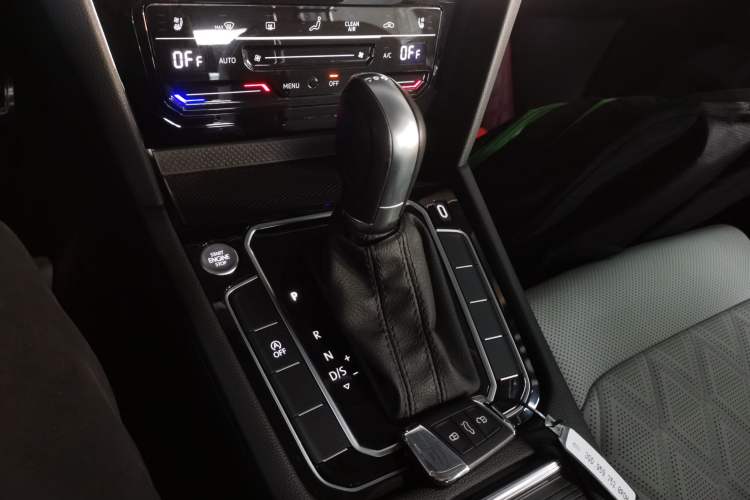 Used Volkswagen Magotan 2024 2 Million Units Zhongxiang Version 330TSI DSG Luxury Edition
