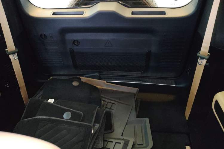 Used  Leopard 8 2025 Smart & Brave Flagship Edition 7 Seats
