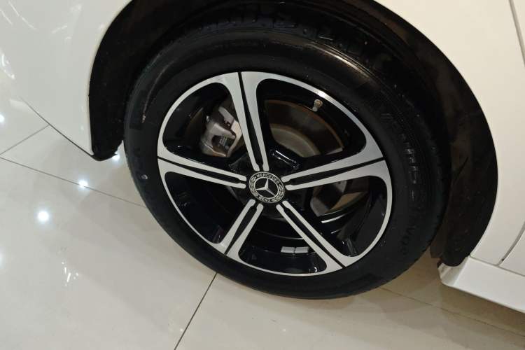 Used Mercedes-Benz A-Class 2022 Revised Version A 200 L Sport Sedan Fashionable Style
