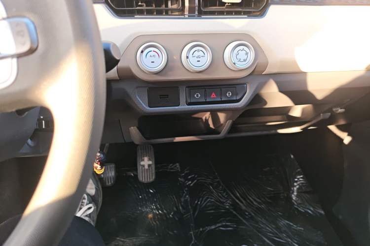 Used Chery QQ Ice Cream 2022 120km Conical Shape Lithium Iron Phosphate
