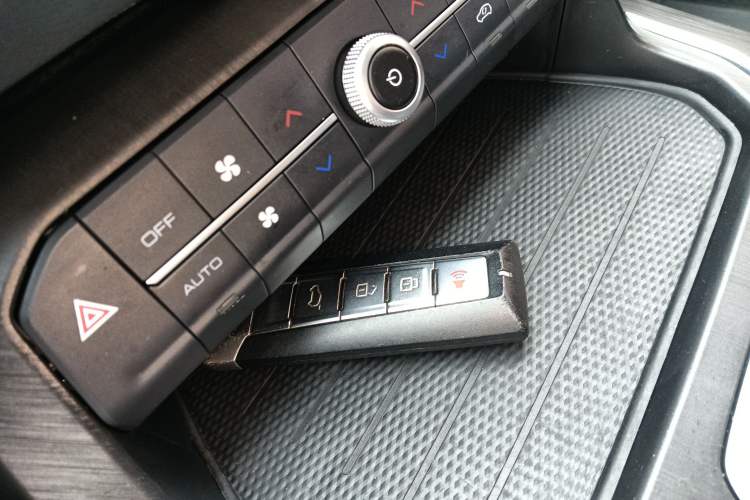 Used Wey VV5 2021 1.5T Two-Wheel Drive Smart Pioneer