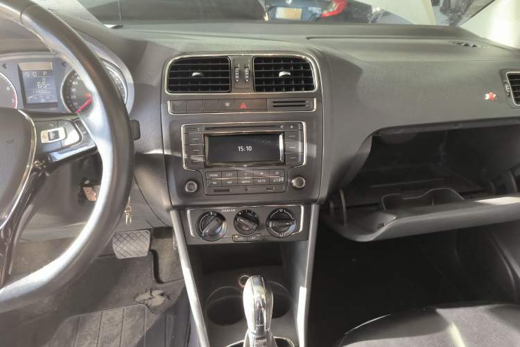 Used Volkswagen Polo 2016 1.6L Automatic Comfort Model
