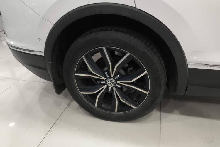Used Volkswagen Tiguan L 2019 Revised 330TSI Automatic Two-Wheel Drive Smart & Luxury Edition China VI Standard
