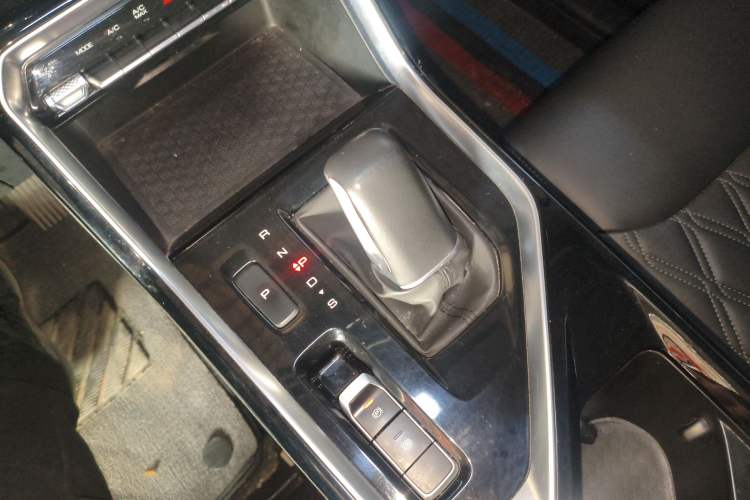 Used Wuling Asta 2022 2.0L DHT Electric-Speed Version
