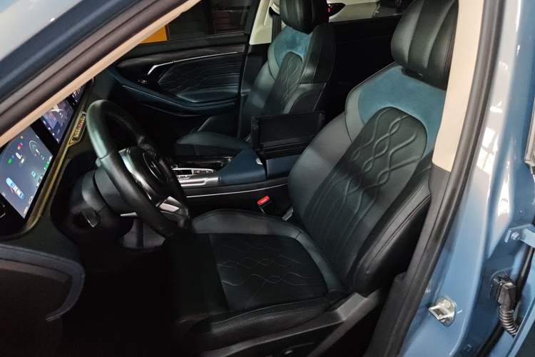 Used VOYAH FREE 2021 Four-Wheel Drive Standard Range-Extended Exclusive Luxury Package
