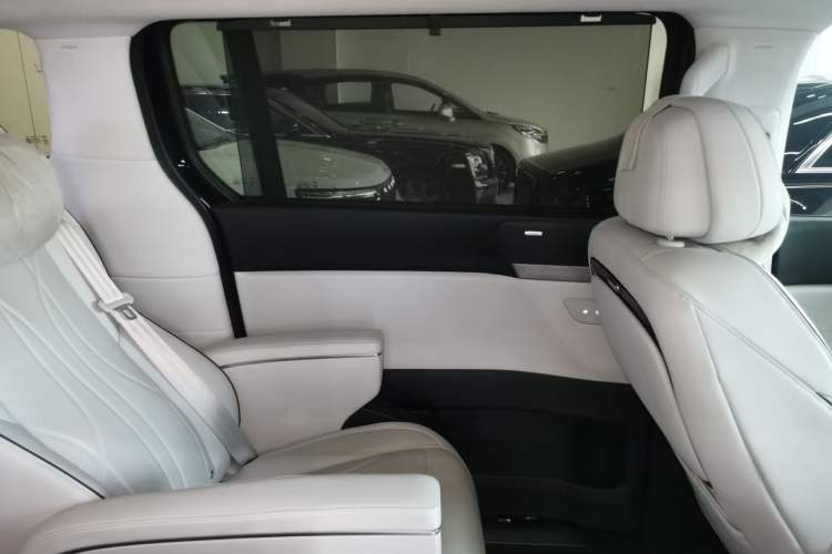 Used XPeng X9 2024 702 Ultra-Long Range Max
