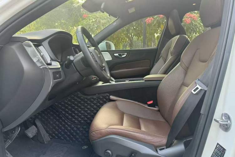 Used Volvo XC60 2024 B5 4x4 Smart Luxury Edition
