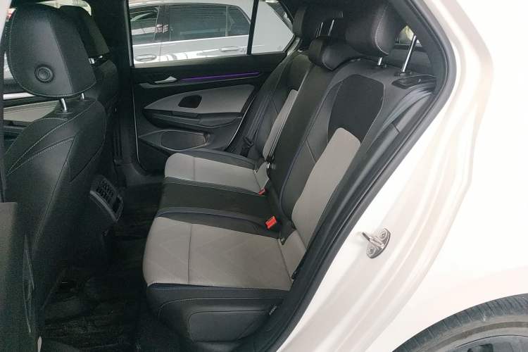 Used Volkswagen Golf 2025 300TSI R-Line
