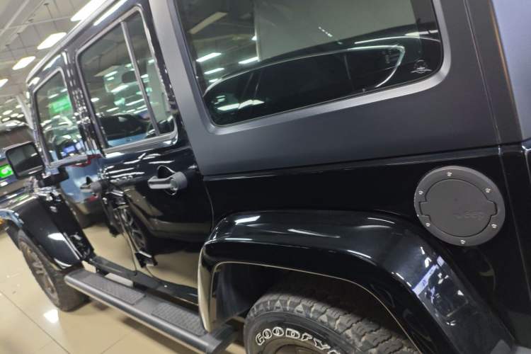 Used  Wrangler 2016 3.0L Sahara 75th Anniversary Edition
