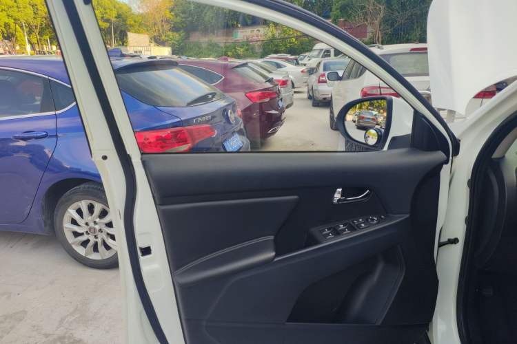 Used Kia Sportage R 2015 2.0L Automatic Two-Wheel Drive DLX Model