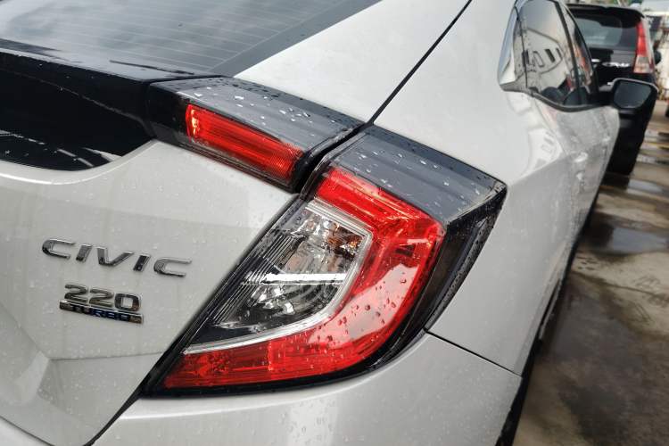 Used Honda Civic 2021 HATCHBACK 220TURBO CVT New Trendsetter
