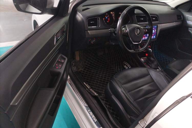 Used Volkswagen Lavida 2017 1.6L Automatic Comfort Edition
