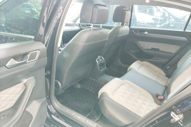 Used Volkswagen Magotan 2023 2 Million Units Limited Edition 330TSI DSG Leading Version
