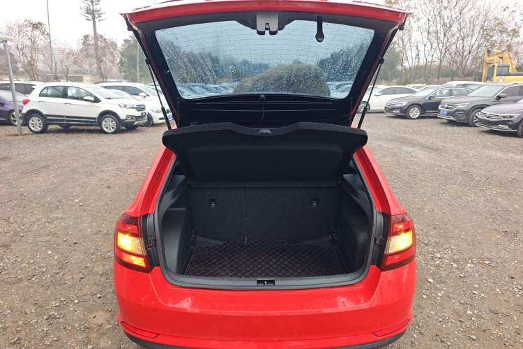 Used Skoda Rapid Spaceback 2016 1.6L Automatic Smart Drive Edition
