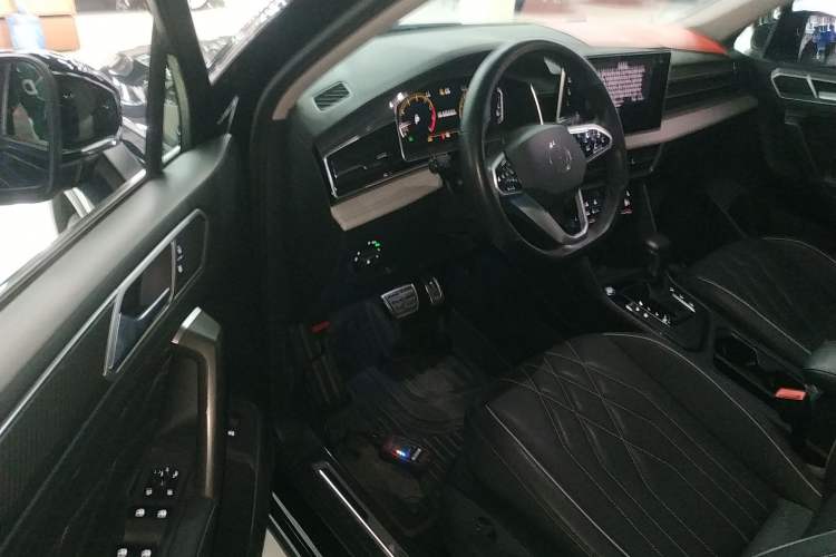 Used Volkswagen Tiguan L 2023 330TSI Automatic Two-Wheel Drive R-Line Enjoyment Edition
