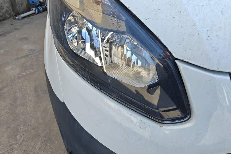 Used Ford Transit 2017 2.0T Gasoline Multi-Purpose Commercial Vehicle Mid-Drive Mid-Roof China V Standard
