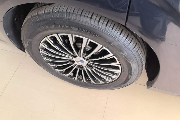 Used Denza D9 2022 DM-i 1040 Prestige Model
