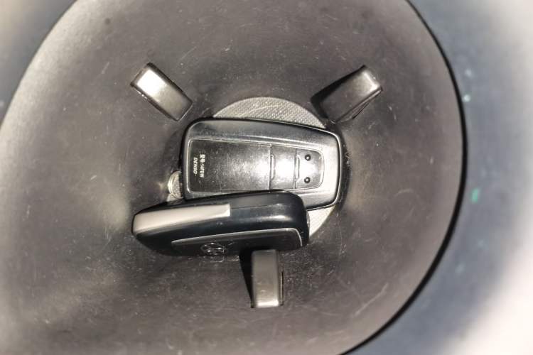 Used Toyota IZOA 2021 2.0L Enjoy Edition
