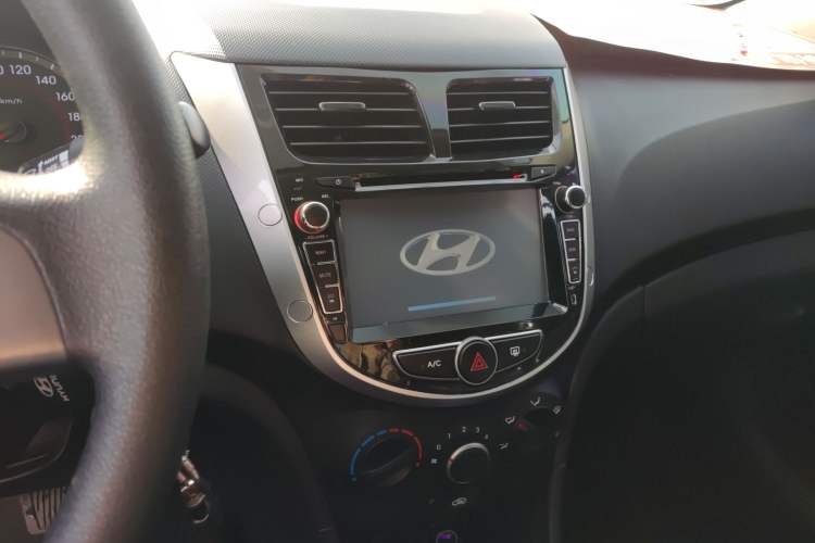 Used Hyundai Verna Ray 2014 1.4L Automatic GLX
